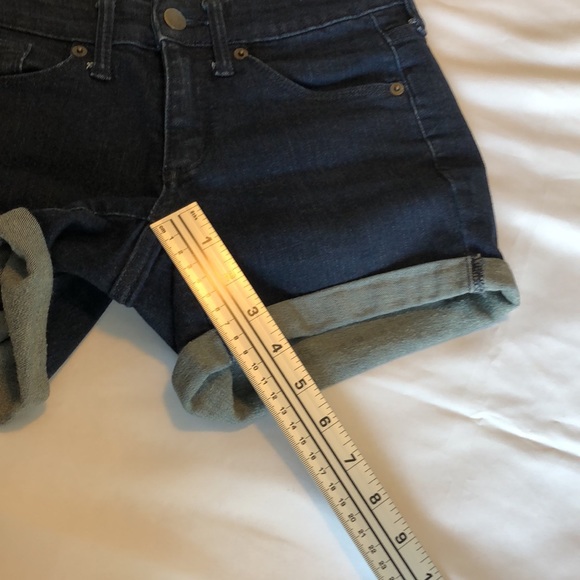 Women’s size 00/24 mid rise midi Universal Thread cuffed blue jean shorts - Picture 3 of 8